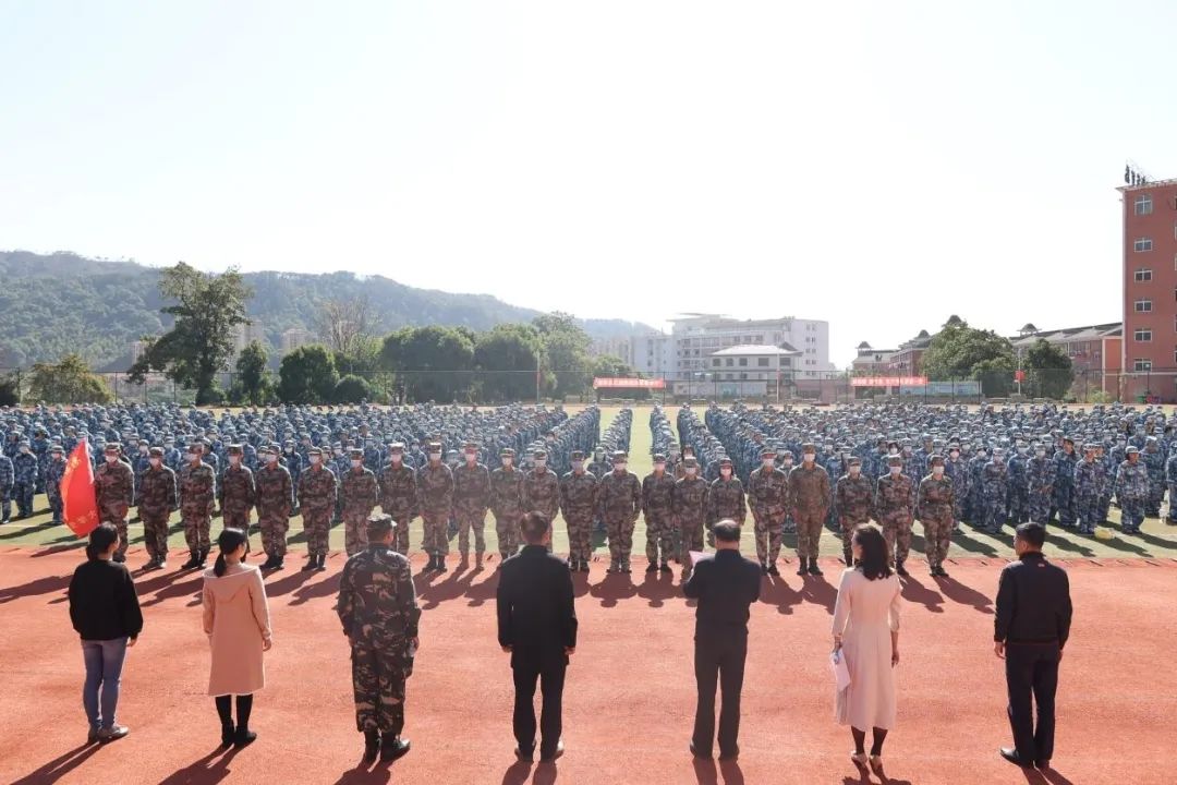 开训动员大会后，各教官与班级学生见面，正式开始为期14天的军训任务。.jpg