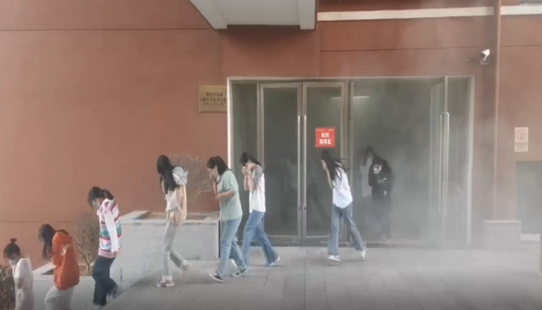 实训大楼疏散演练现场-3.jpg