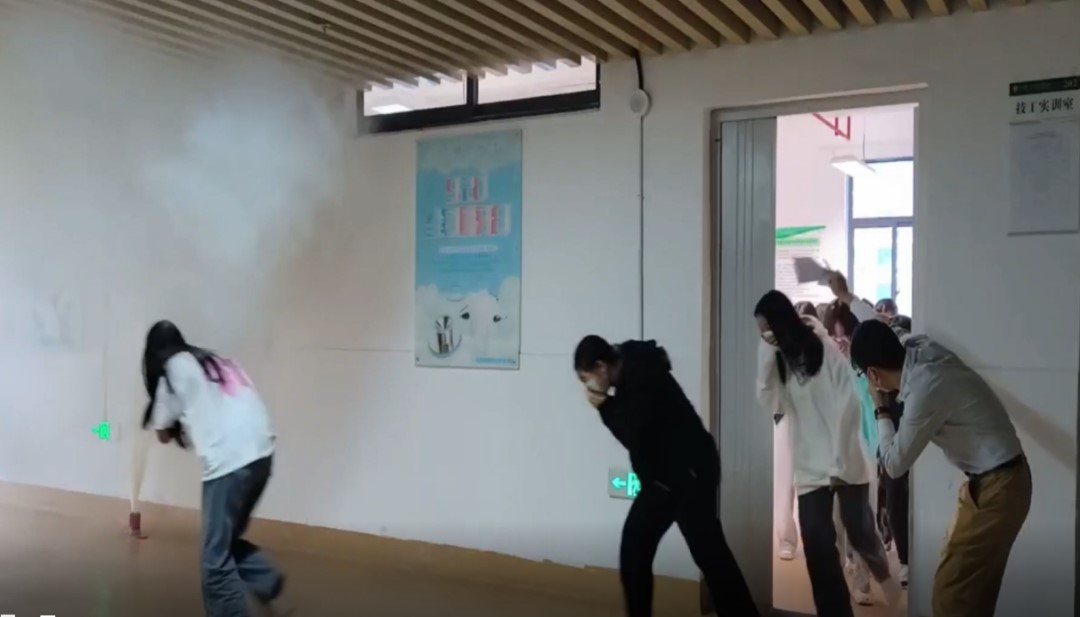 实训大楼疏散演练现场-1.jpg